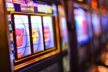 mpo play live betting interface showing League of Legends match in progress with game information updates